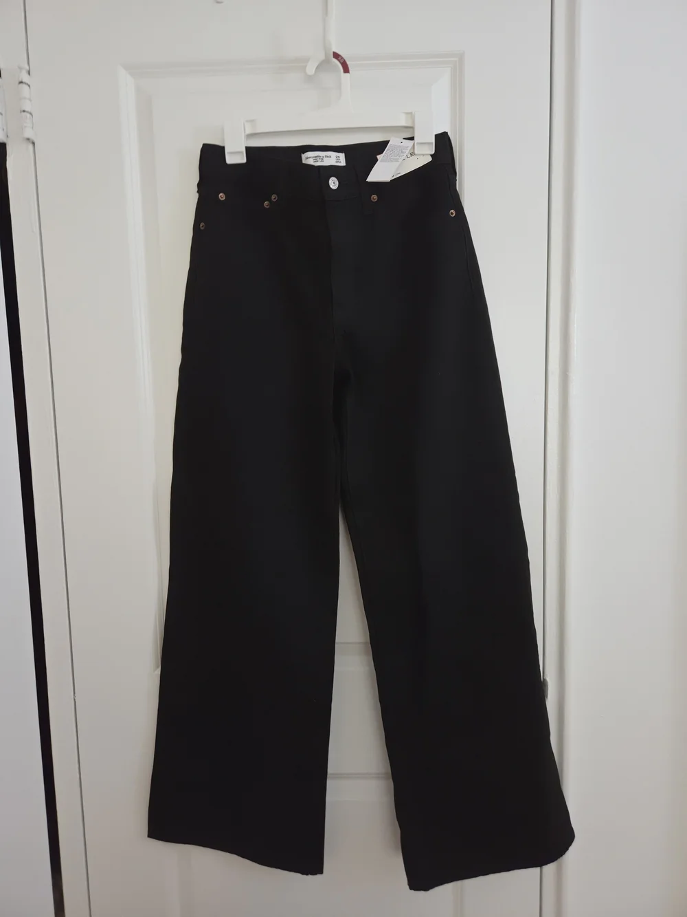 NWT Abercrombie High Rise Wide Leg Jean No Fade Black